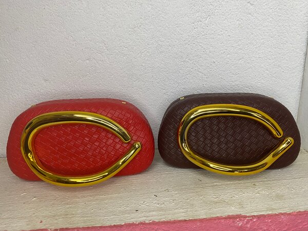 Pochette élégante en cuir tressé