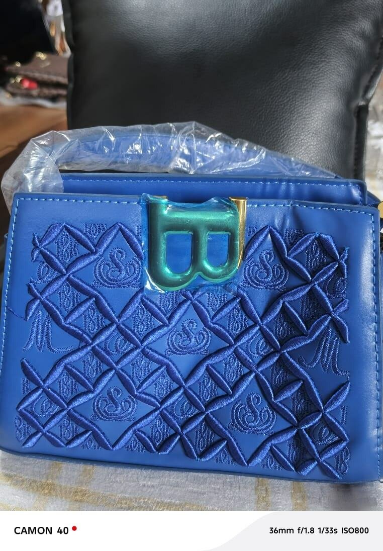 Sac à main bleu élégant