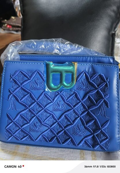 Sac à main bleu élégant