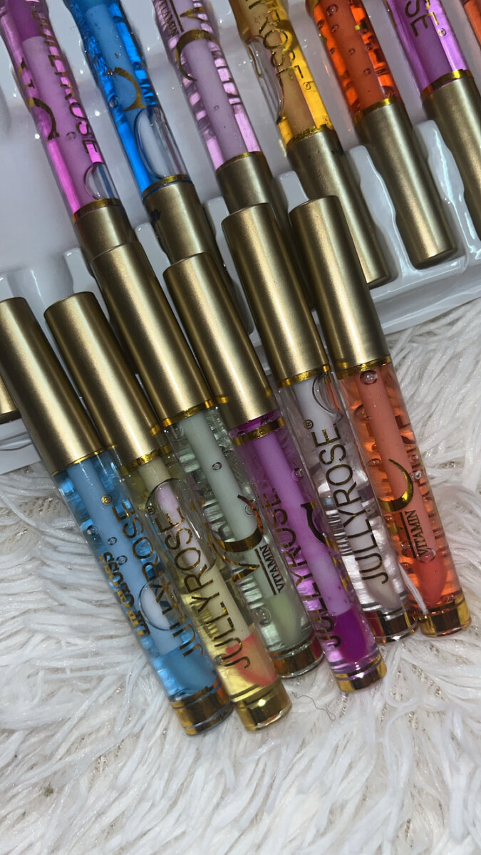 24 Gloss à Lèvres à 3000f