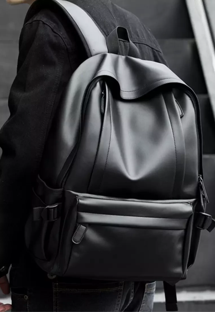 Sac à dos en Simili Cuir de Couleur noire élégant et imperméable 15,6 pouces