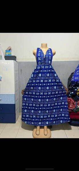 Robe disponible a 7000fr