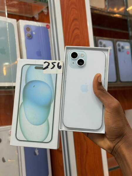 iPhone 15 256Go Blanc