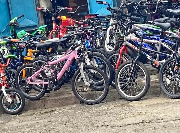 Vélos enfants colorés