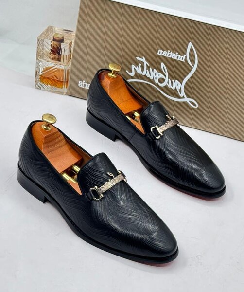 CHRISTIAN LOUBOUTIN  SHOE