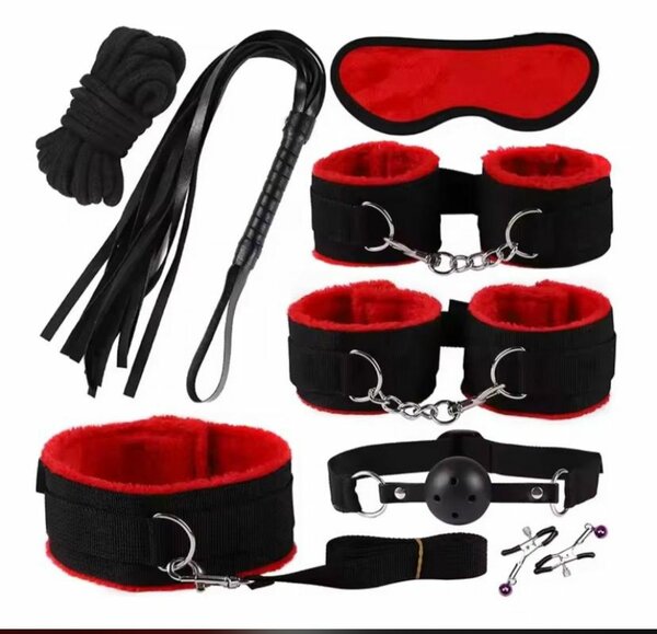 Ensemble de contraintes en velours noir et rouge