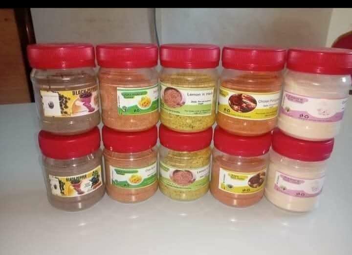 Spices k17, polnecks k90 and hoodie dresses k150