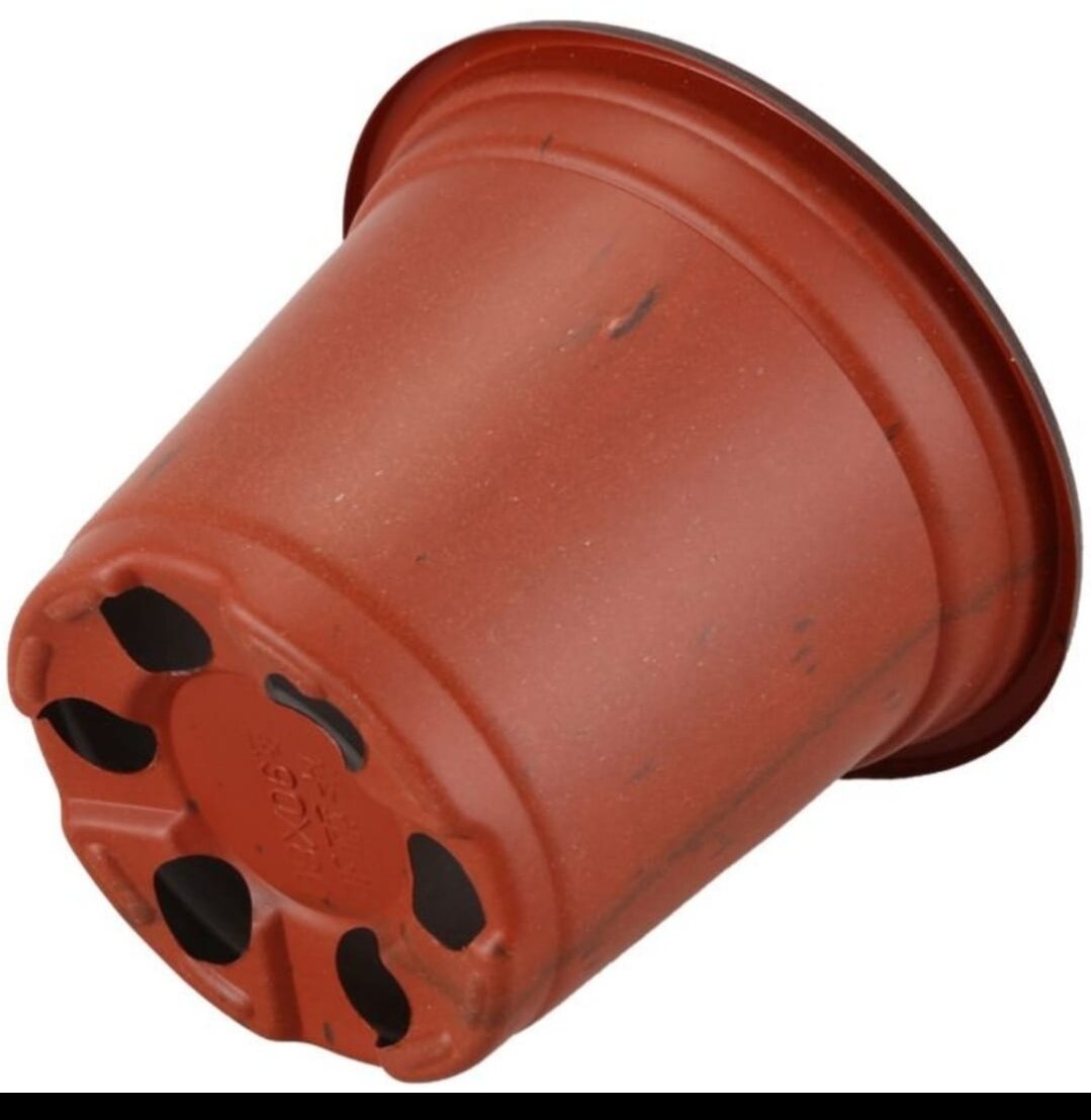 Nursery plastic pots