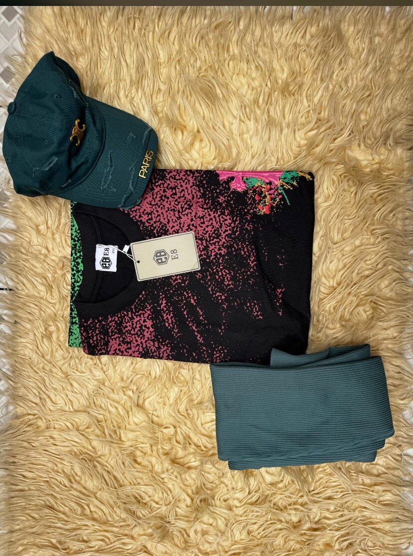 T-shirts stylés avec casquettes