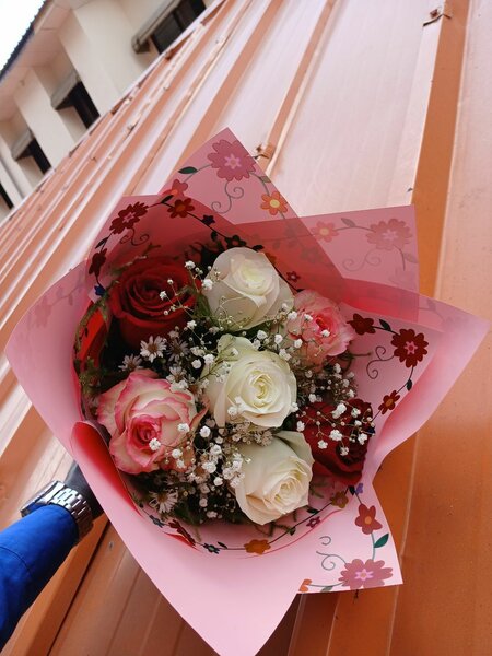 Bouquet de roses colorées