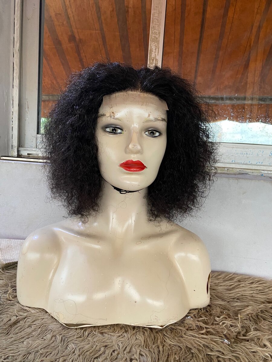 Perruque effet mouillé et afro