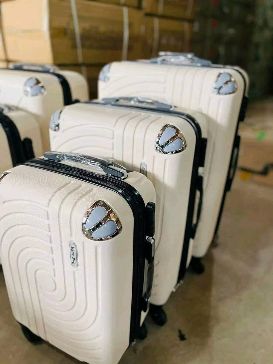 Smart traveling suitcases