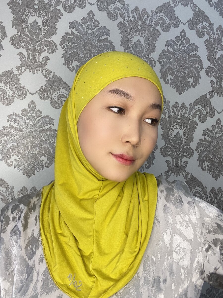 Зейна со стразой