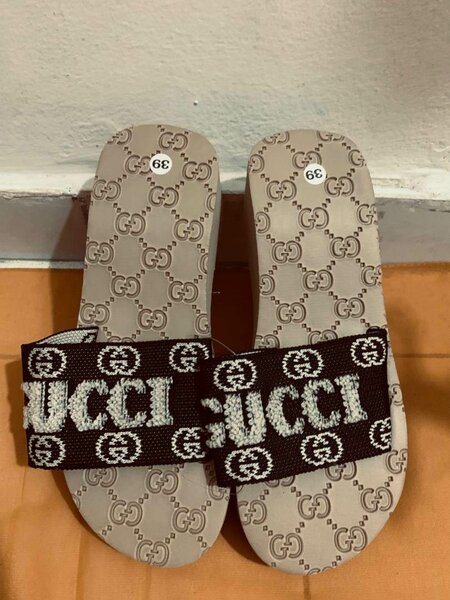 Sandales à motifs élégants