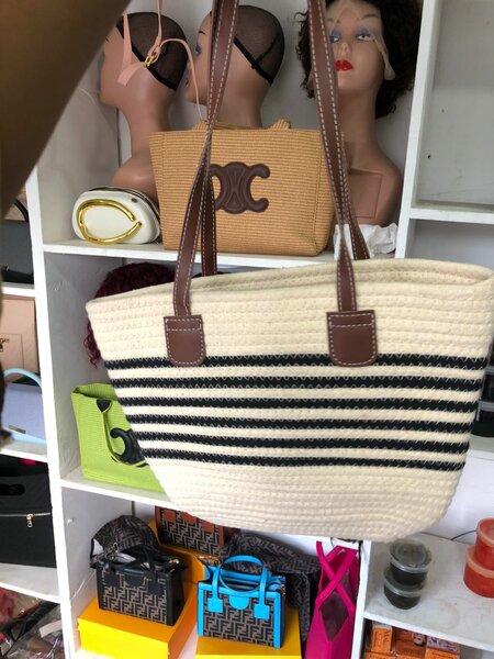 Sac à main en paille rayé