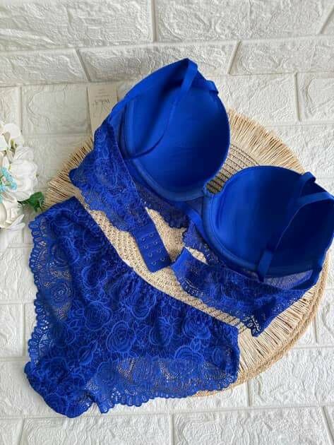 Ensemble lingerie dentelle bleu