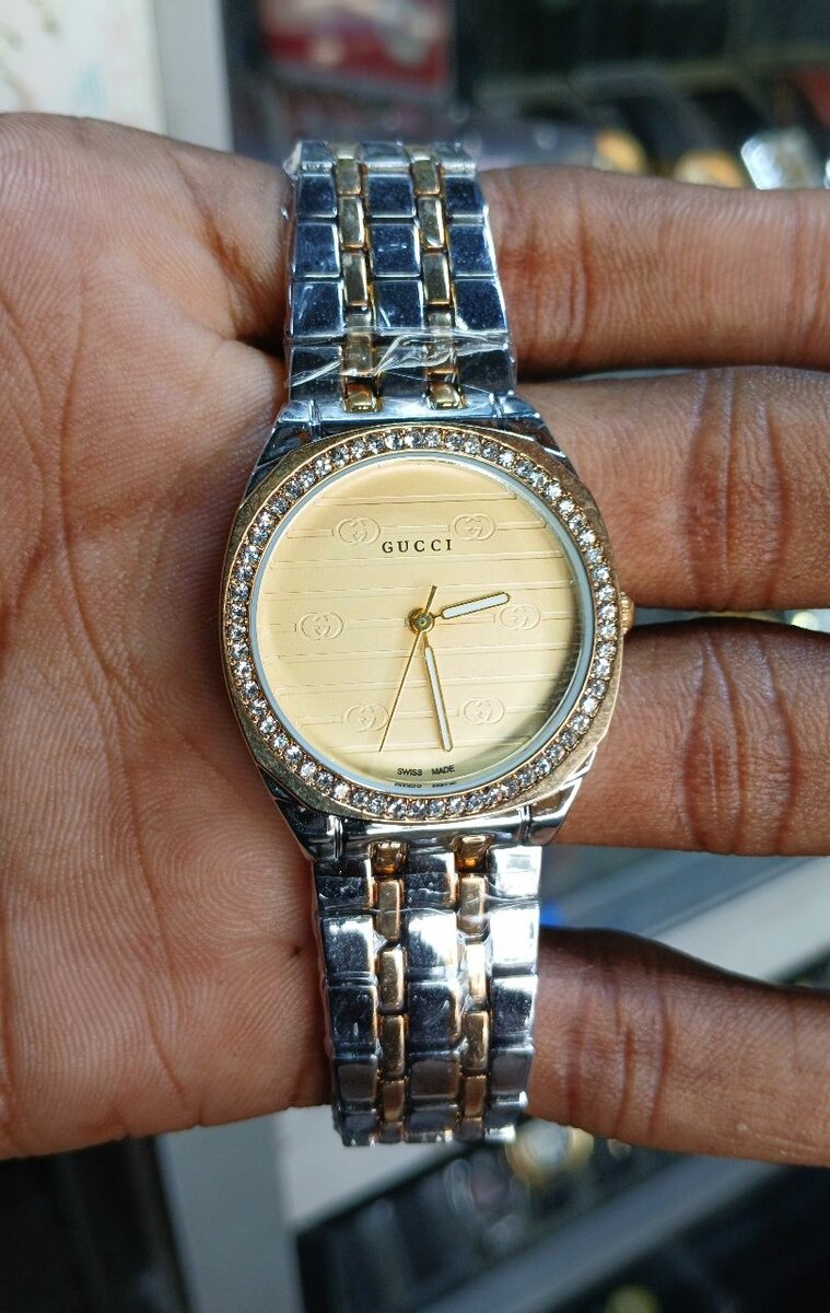 Montre chic femme Gucci