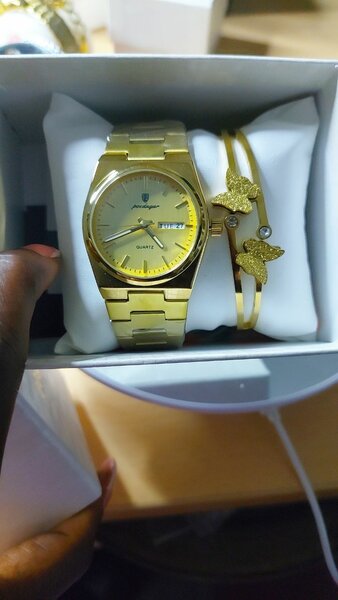 Elegant Quartz Wristwatch