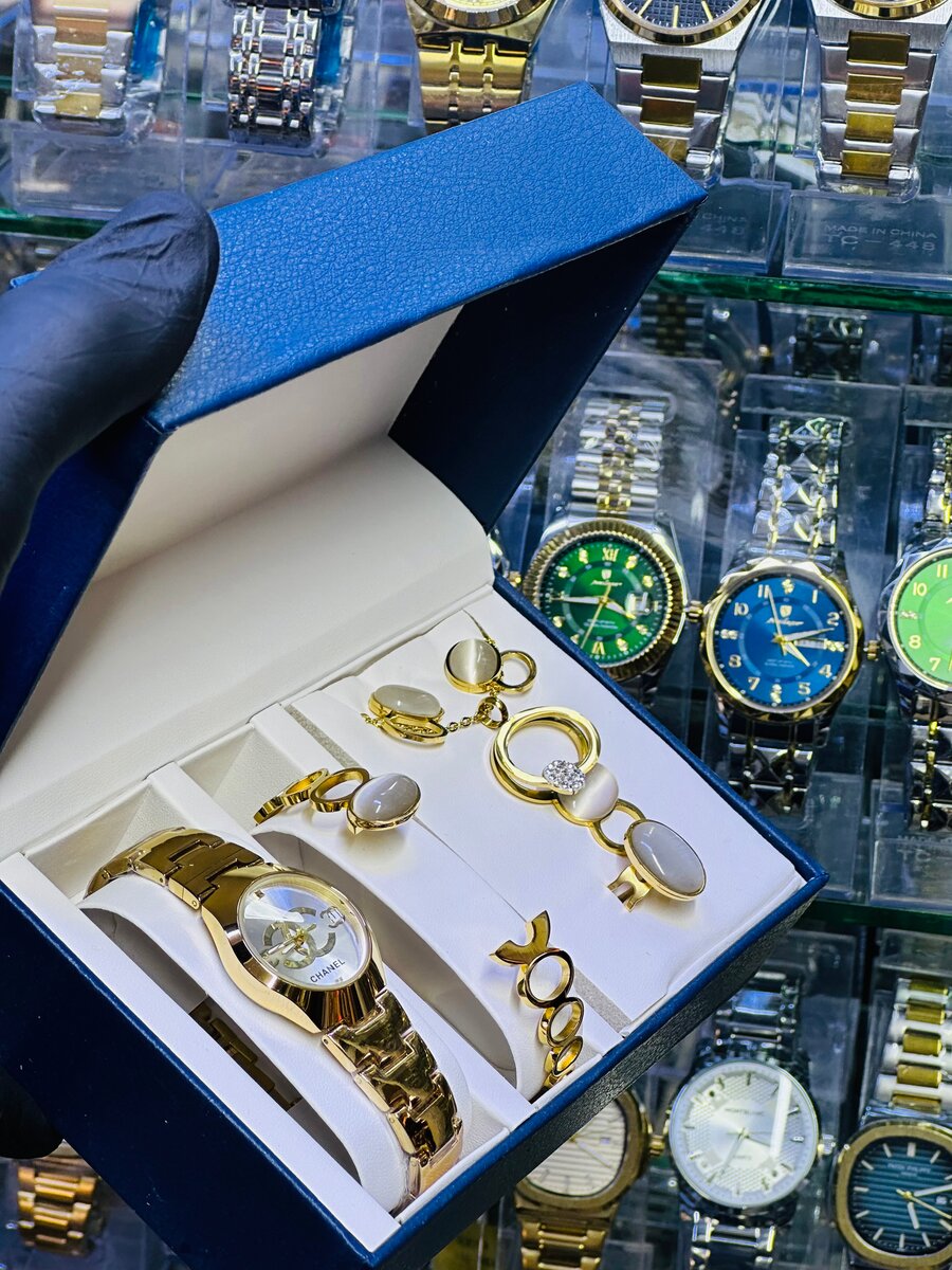 Ensemble Montre et Bijoux Luxueux
