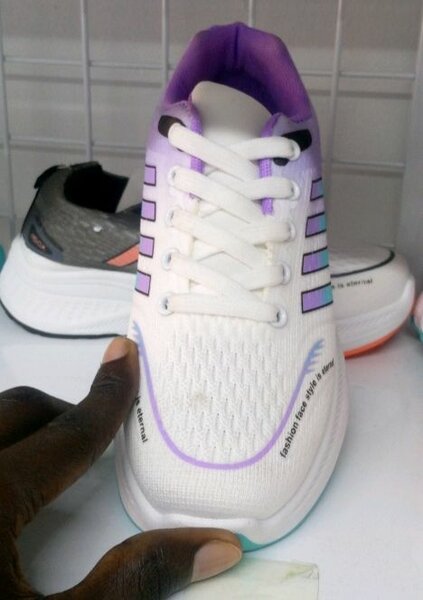 Baskets blanches dégradé violet