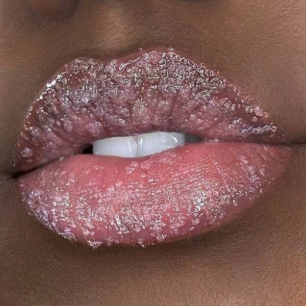 Brillant à lèvres rouge hydratant