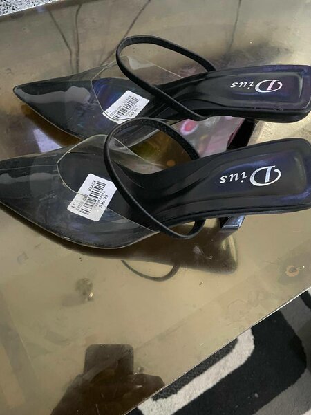 Sandales à talons transparents