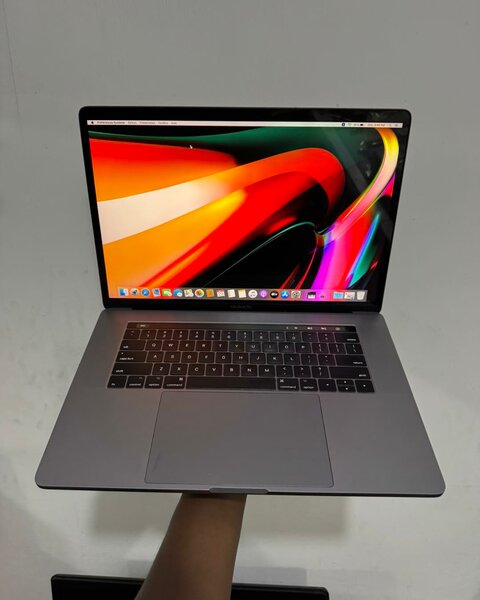 MacBook Pro CORE i7 2017 RETINA 15 pouce