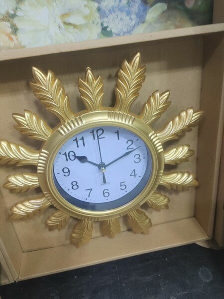 Horloge Murale Dorée Élégante