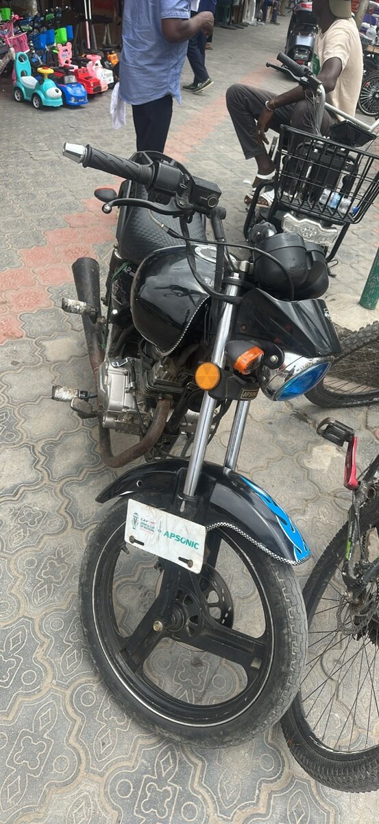 Moto urbaine compacte élégante