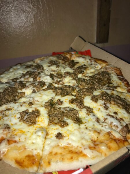 Pizza Fromage et Viande Savoureuse