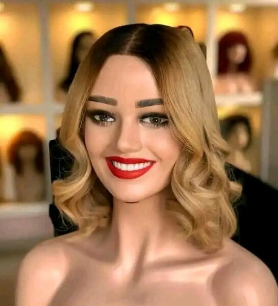 Perruque blonde ondulée