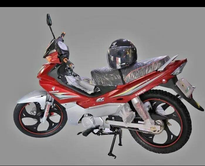 Scooter sport rouge élégant