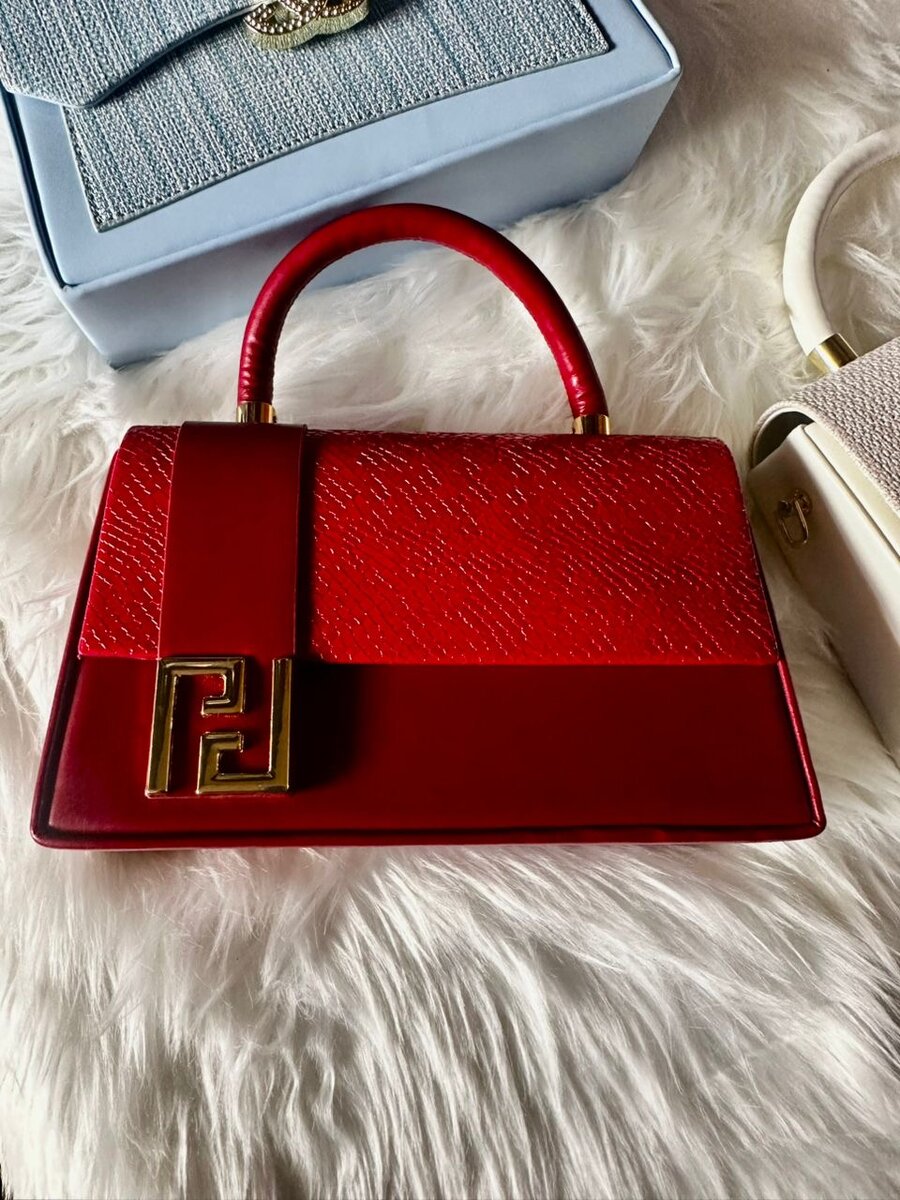 Sac à main en rouge élégant