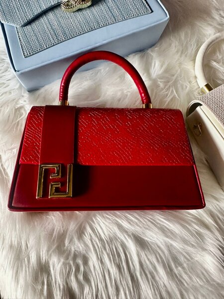 Sac à main en rouge élégant