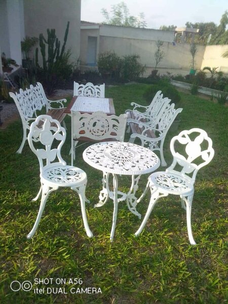 Chaise de jardin en fer forgé