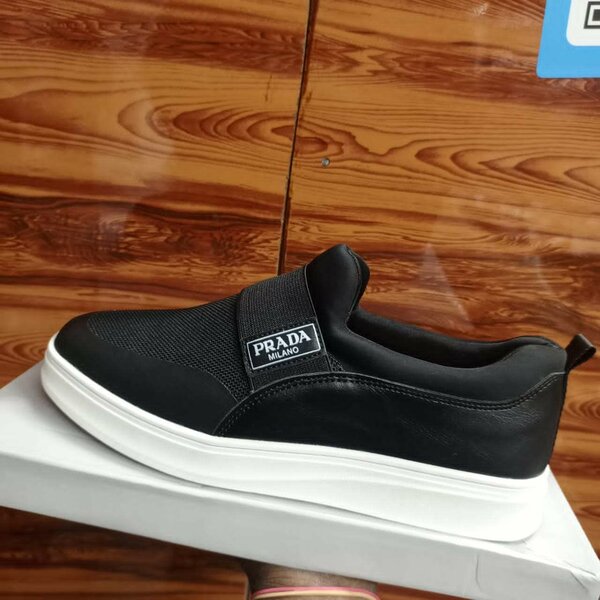 Chaussures décontractées Prada