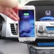 Chargeur à induction dans les voitures pour les téléphones portables de dernière génération