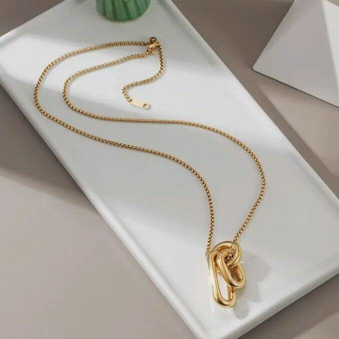 Collier chaîne doré élégant