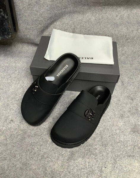 Mules Balenciaga élégantes