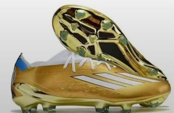 Chaussures de football dorées