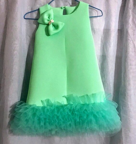 Robe satin verte pour fille