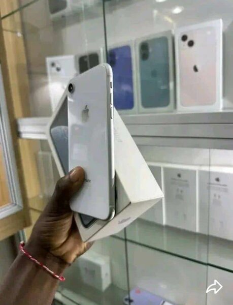 iPhone Jaune Débloqué avec Accessoires