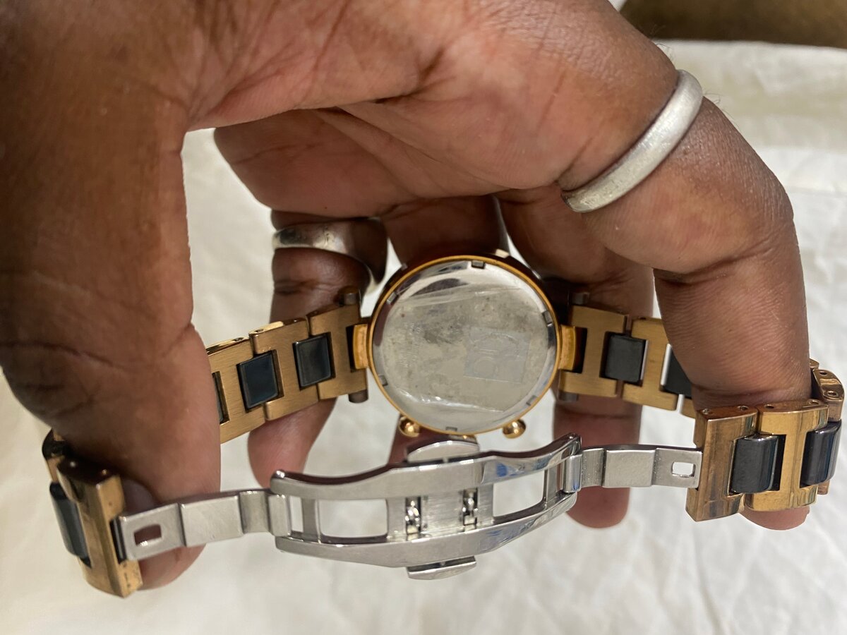 Montre élégante en acier bicolore