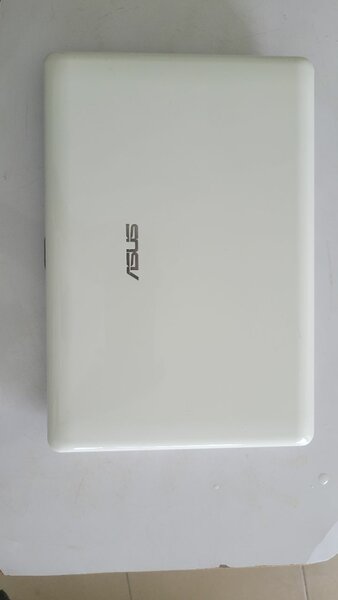 ASUS Laptop Windows 8 atom