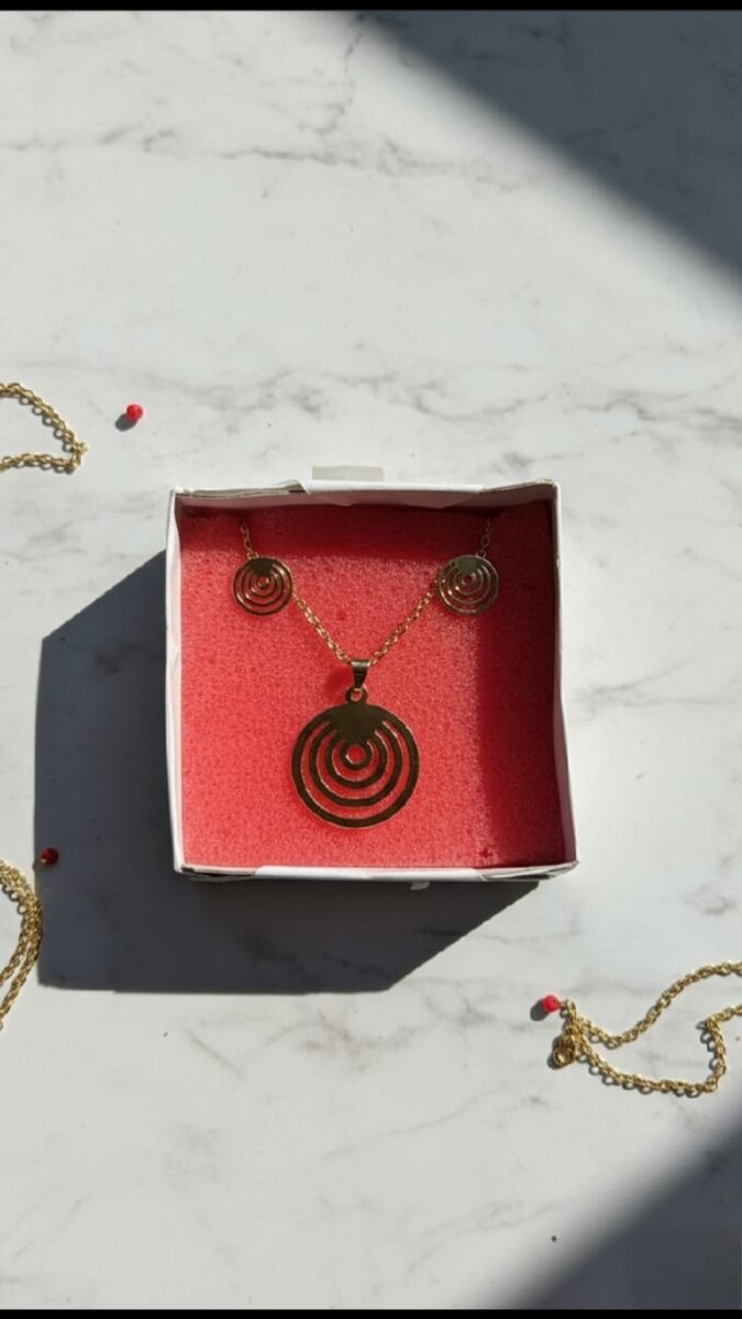 Parure Collier et Boucles d'Oreilles Dorées