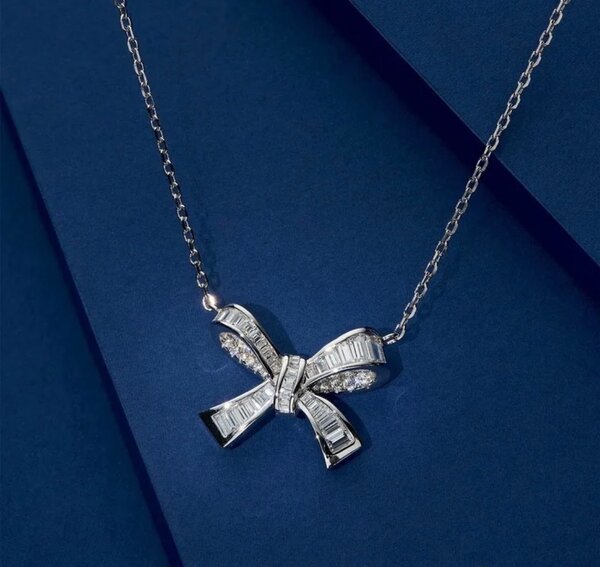 Bow necklace