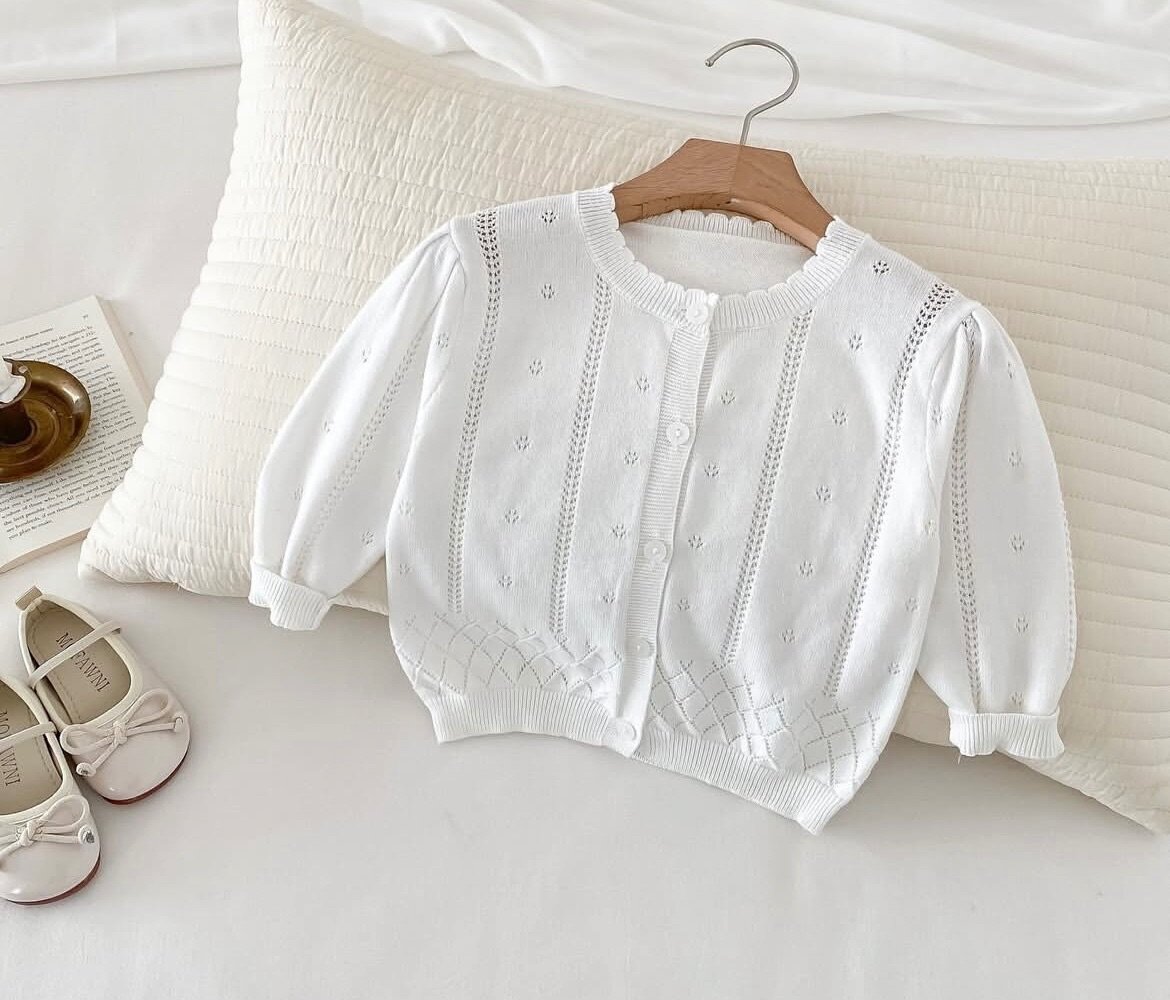 Также у нас в наличии невесомые кофточки для девочек из 100