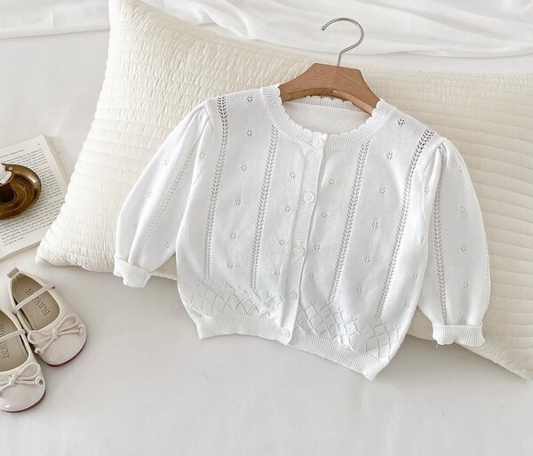 Также у нас в наличии невесомые кофточки для девочек из 100