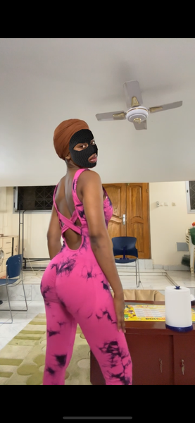 Combinaison moulante rose élégante