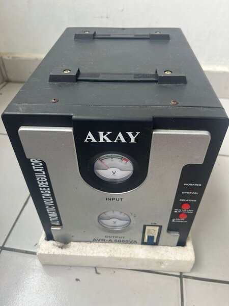 Régulateur de Tension AKAY5000